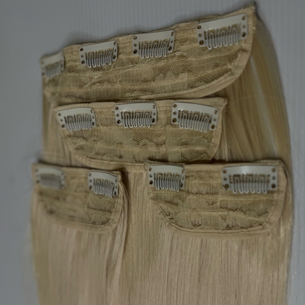 22” Synthetic Clip-In Hair Extensions Platinum Blonde Straight Full Set - Picture 5 of 7